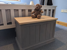 Load image into Gallery viewer, Small blanket box - FurniturefromtheOaks